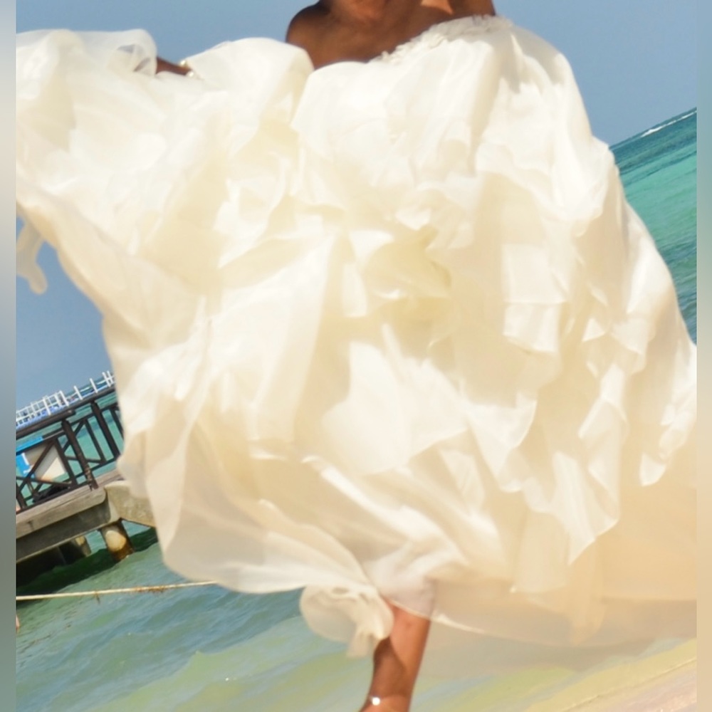 Strapless ruffle and chiffon tulle beach wedding gown. - Picture 16 of 16